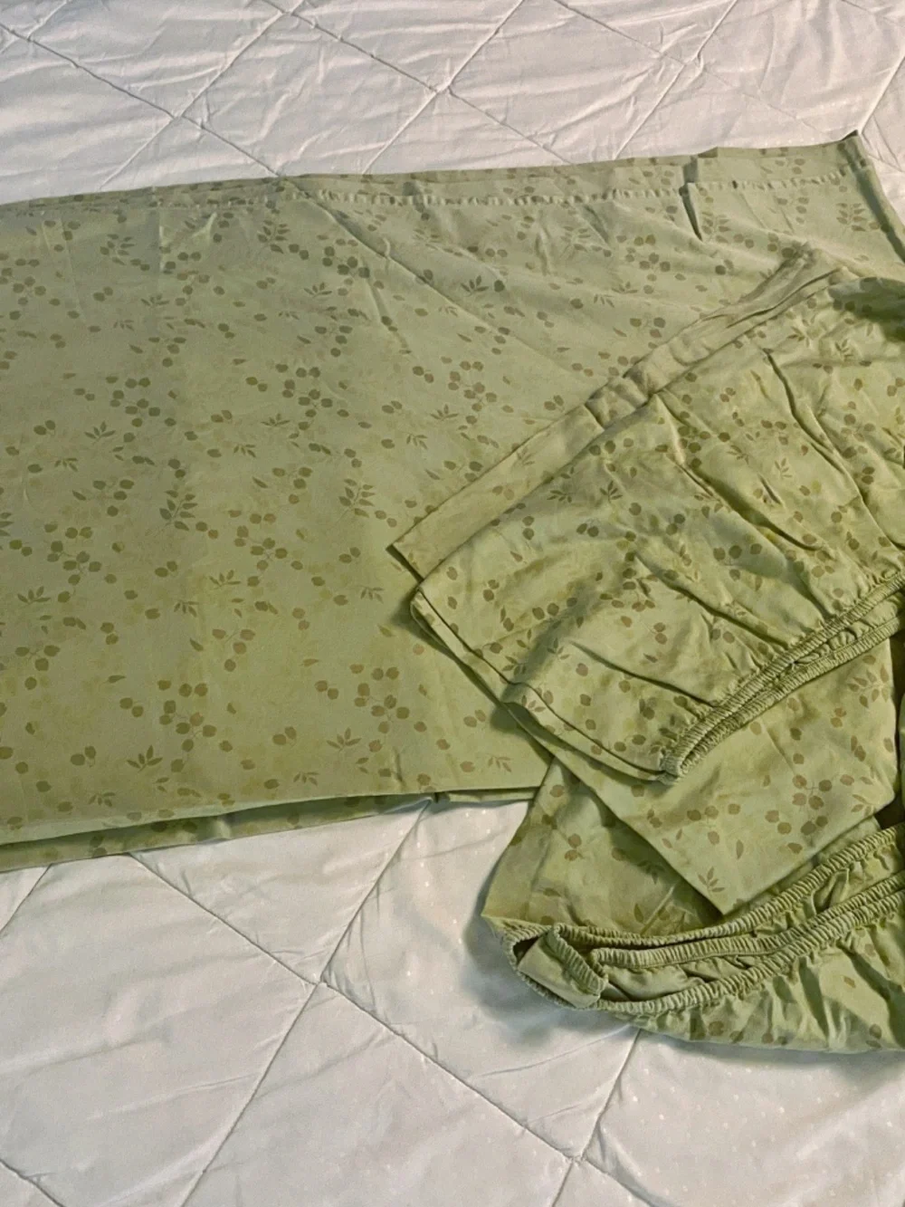Bedding, High Quality - Sheets, Blanket, Pillow (LOT)